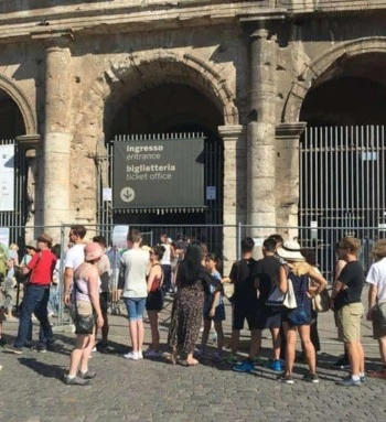 Queue at the Colosseum
